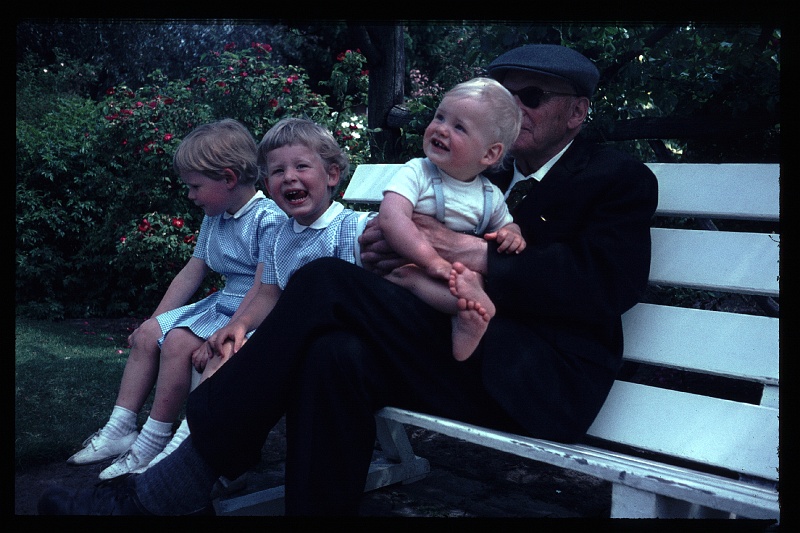 33.Driebergen jun 1966 Opa,Brigitte,Marion,Peter.JPG